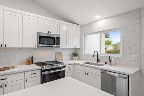 841 Warmlands Ave, Vista, CA 92084 photo 10