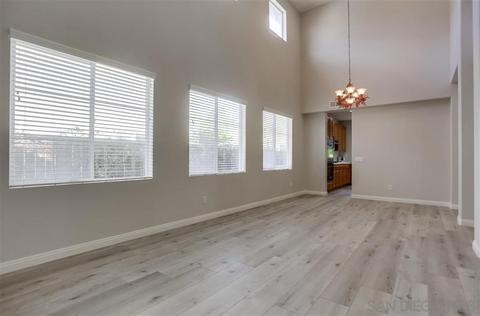 377 Edgewater Dr, San Marcos, CA 92078 photo 4