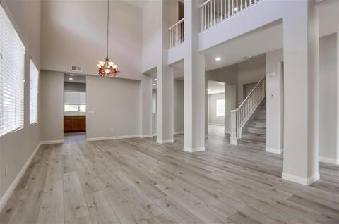 377 Edgewater Dr, San Marcos, CA 92078 photo 2