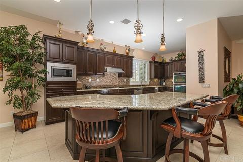 1142 Village Dr, Oceanside, CA 92057 photo 4
