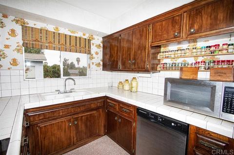 692 Barsby, Vista, CA 92084 photo 8