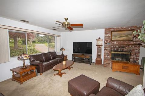 692 Barsby, Vista, CA 92084 photo 4