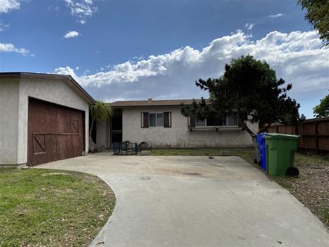 4083 Thomas St, Oceanside, CA 92056 photo 2