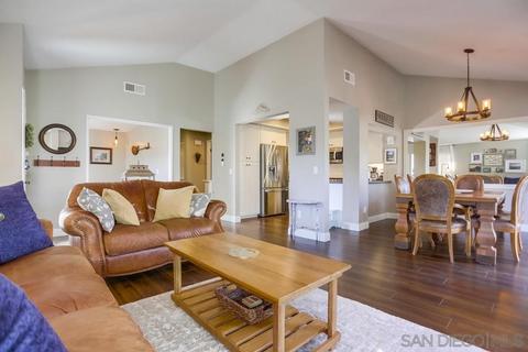 1026 Gleneagles Pl, Vista, CA 92081 photo 5