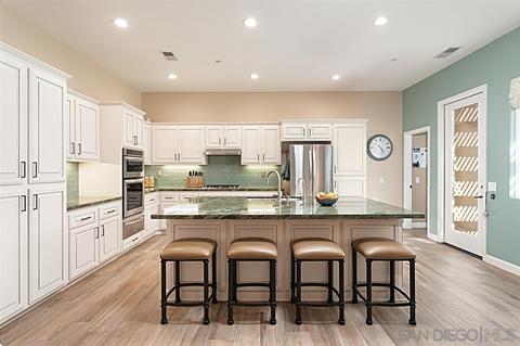636 Inverlochy Dr, Fallbrook, CA 92028 photo 9