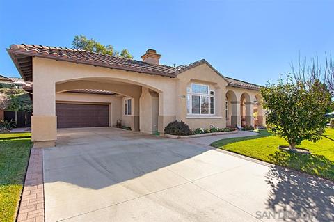 636 Inverlochy Dr, Fallbrook, CA 92028 photo 2