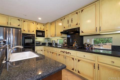 2119 Pointe Pkwy, Spring Valley, CA 91978 photo 3