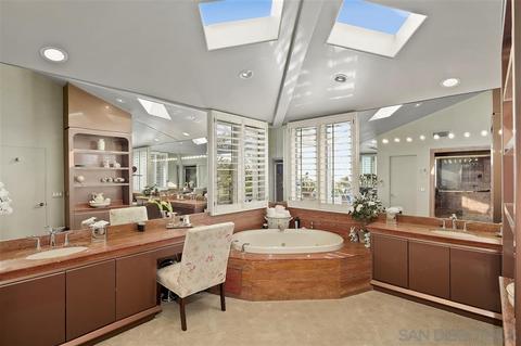 1560 Via Corona, La Jolla, CA 92037 photo 16