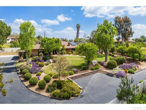 1526 Skyhawk Rd, Escondido, CA 92029 photo 3