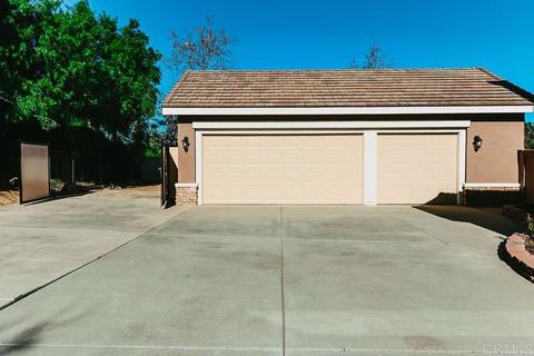 934 Inverlochy, Fallbrook, CA 92028 photo 5
