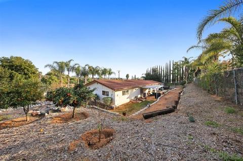 1476 Maye Pl, Escondido, CA 92027 photo 3