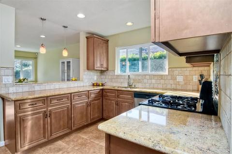 555 Howe Pl, Escondido, CA 92025 photo 5