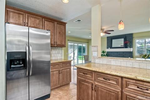 555 Howe Pl, Escondido, CA 92025 photo 6