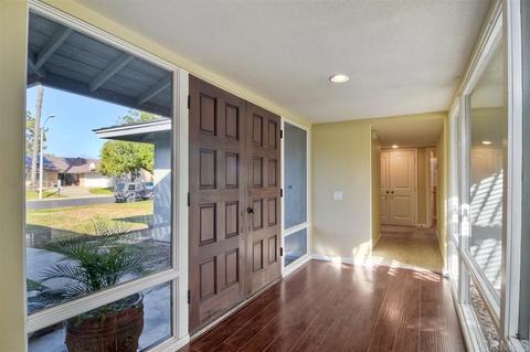 555 Howe Pl, Escondido, CA 92025 photo 4