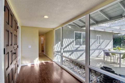 555 Howe Pl, Escondido, CA 92025 photo 3