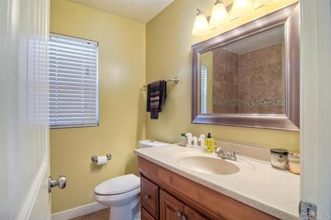 555 Howe Pl, Escondido, CA 92025 photo 16