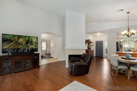 985 Bel Air Dr E, Vista, CA 92084 photo 5