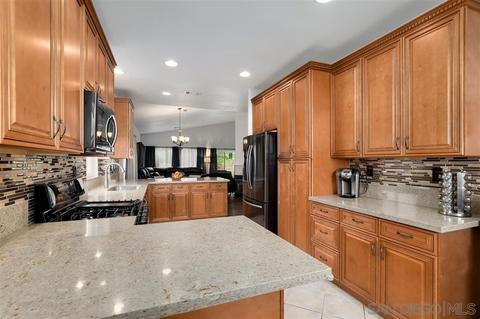 985 Bel Air Dr E, Vista, CA 92084 photo 10