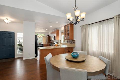 985 Bel Air Dr E, Vista, CA 92084 photo 8