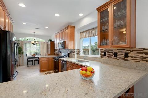 985 Bel Air Dr E, Vista, CA 92084 photo 9