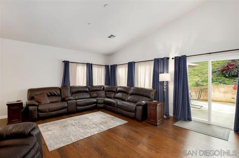985 Bel Air Dr E, Vista, CA 92084 photo 3