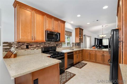 985 Bel Air Dr E, Vista, CA 92084 photo 11