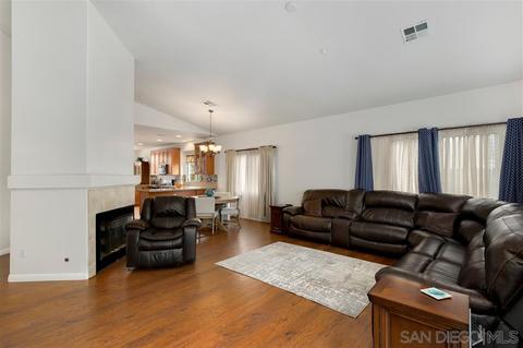 985 Bel Air Dr E, Vista, CA 92084 photo 4