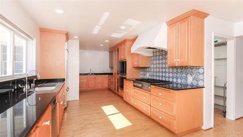 1395 W Muirlands Dr, La Jolla, CA 92037 photo 9