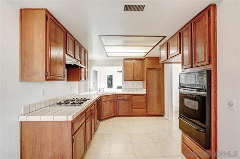 1724 Avenida Segovia, Oceanside, CA 92056 photo 11