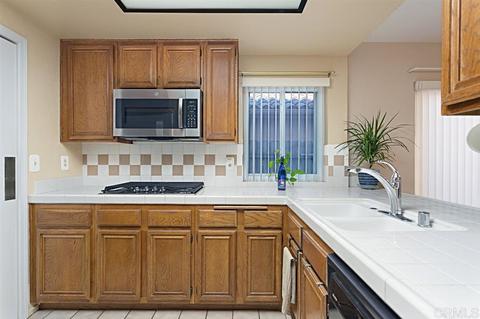 1784 Avenida Segovia, Oceanside, CA 92056 photo 9