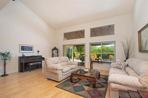 17071 Tam O Shanter Dr, Poway, CA 92064 photo 2