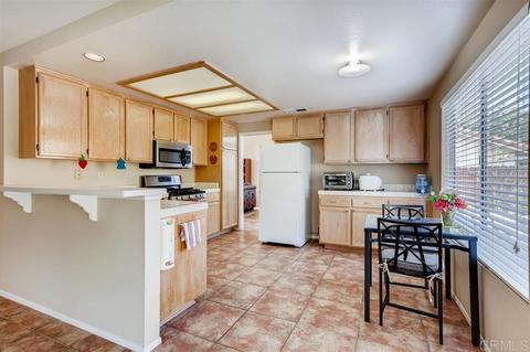 1639 Corte Verano, Oceanside, CA 92056 photo 6