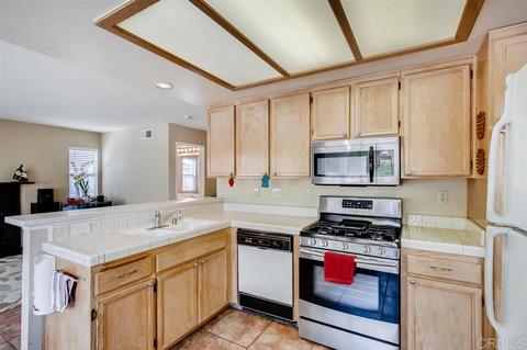 1639 Corte Verano, Oceanside, CA 92056 photo 8