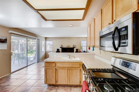 1639 Corte Verano, Oceanside, CA 92056 photo 9