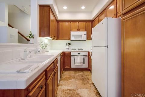 3061 Via Maximo, Carlsbad, CA 92009 photo 9