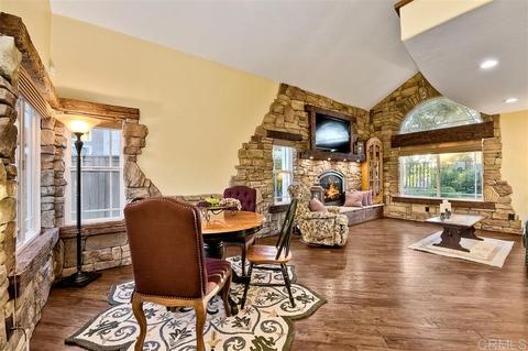 1638 Harbor Dr, Vista, CA 92081 photo 2