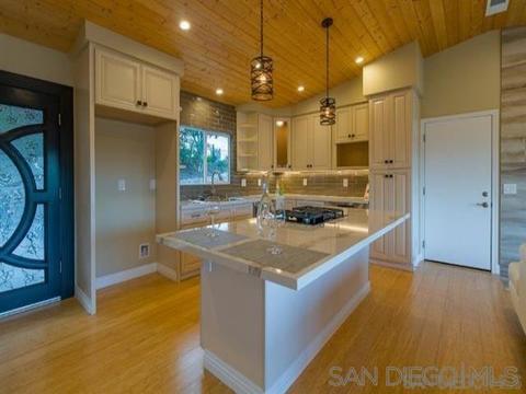 2180 Esplendido Ave, Vista, CA 92084 photo 9