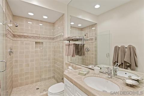 7933 Prospect Pl #1, La Jolla, CA 92037 photo 16