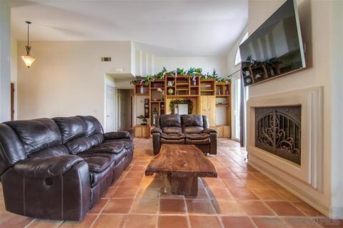 757 Mason Cir, Vista, CA 92084 photo 4