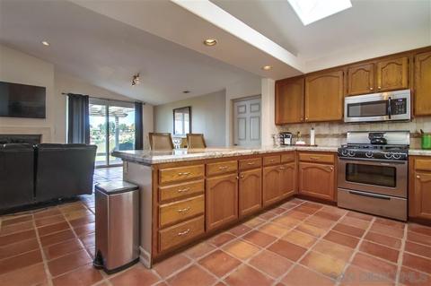 757 Mason Cir, Vista, CA 92084 photo 5