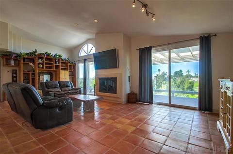 757 Mason Cir, Vista, CA 92084 photo 3
