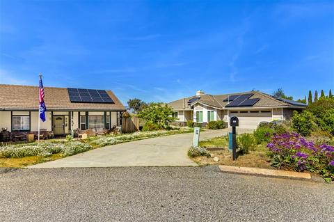745 W Fig St, Fallbrook, CA 92028 photo 2