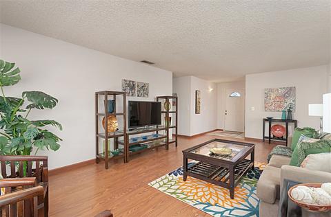 1833 Debra Ln, Vista, CA 92084 photo 3