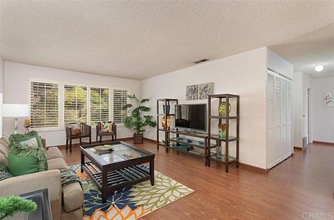 1833 Debra Ln, Vista, CA 92084 photo 2