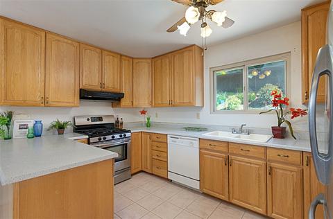 1833 Debra Ln, Vista, CA 92084 photo 8