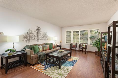 1833 Debra Ln, Vista, CA 92084 photo 1