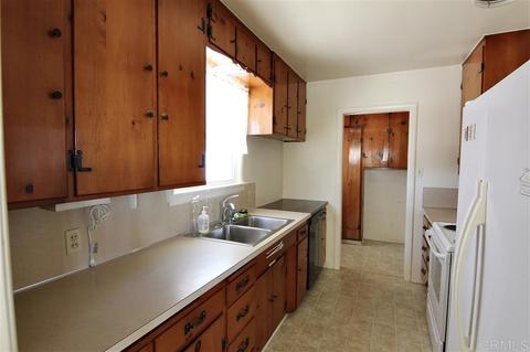 1102 West St, Oceanside, CA 92054 photo 5