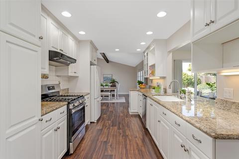 2042 Greenbrier Dr, Oceanside, CA 92054 photo 8