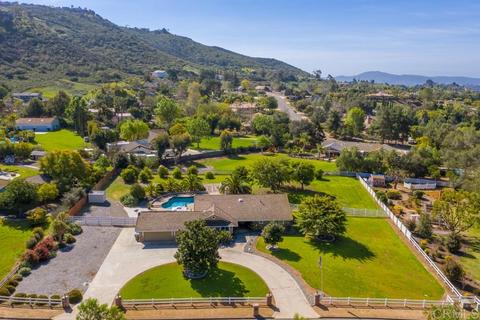 607 E Olive St, San Marcos, CA 92069 photo 2