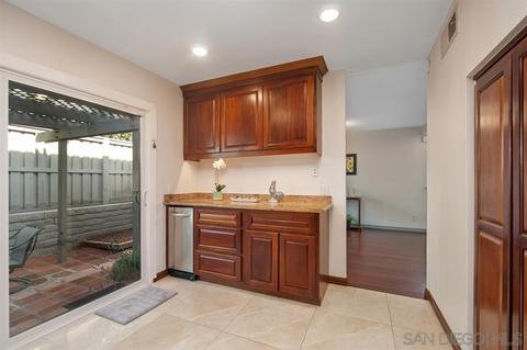 8240 Caminito Modena, La Jolla, CA 92037 photo 11